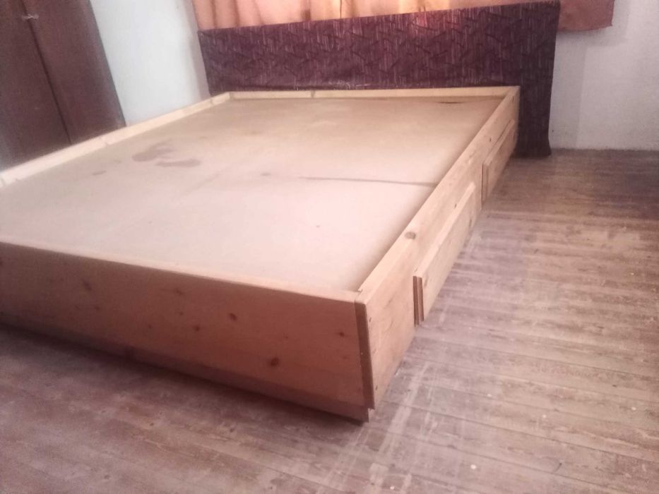 Спалня от масивно дърво