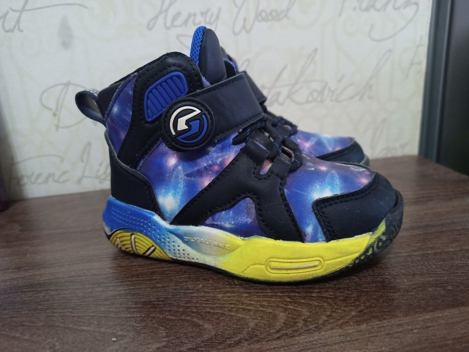 Кроссовки детские