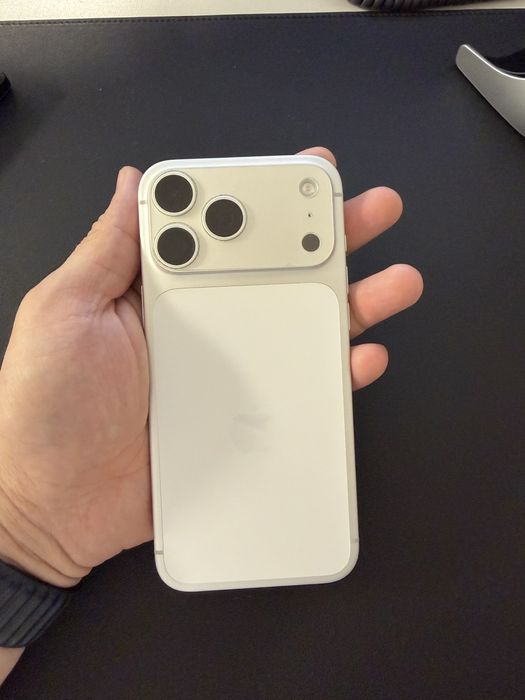 Продам свой Iphone 17 pro max silver
