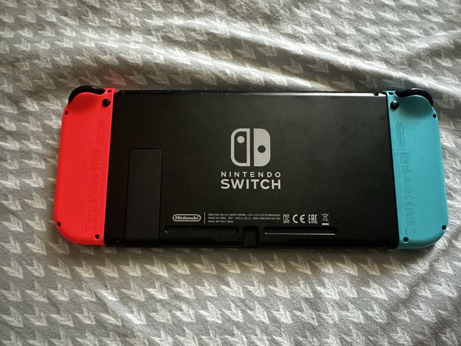 Nintendo Switch– Stare bună plus un joc