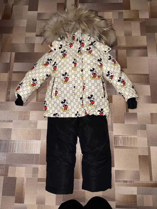 Детская куртка со штанами.