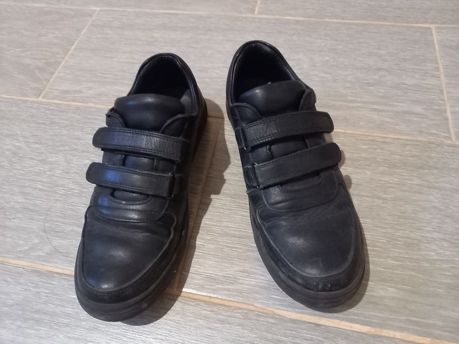 Кожаные туфли с липучками