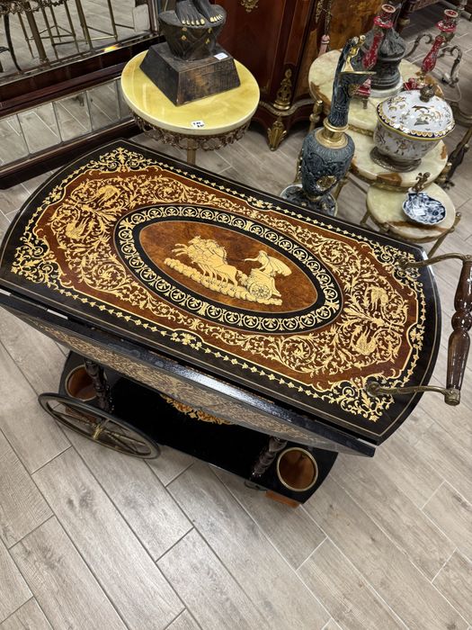 Gheridon pliabil cu intarsii si elemente alama