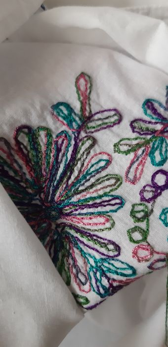 Bluza gen ie,bumbac fin si broderie manuala,splendida M