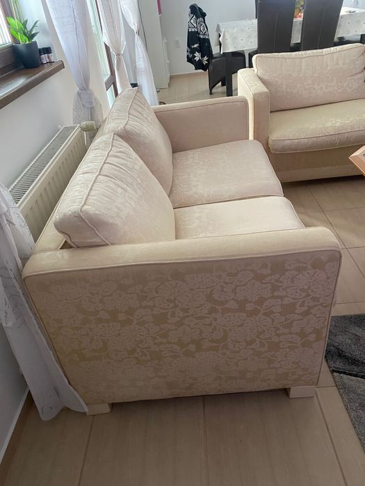 Canapele de vânzare