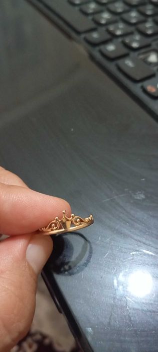 Олтин узук сотилади