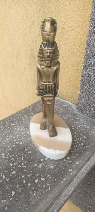 Statuie din Bronz pe soclu din marmură