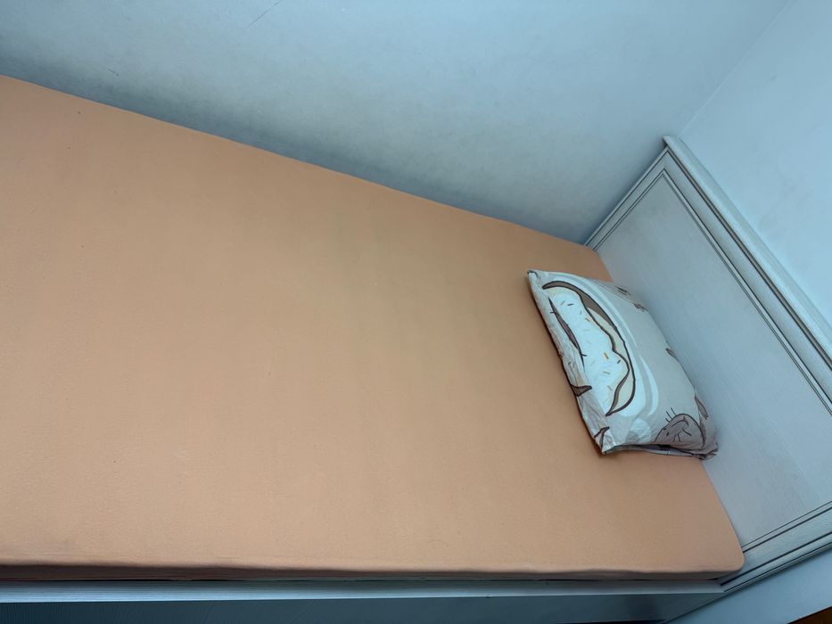 Кровать полутораспальная