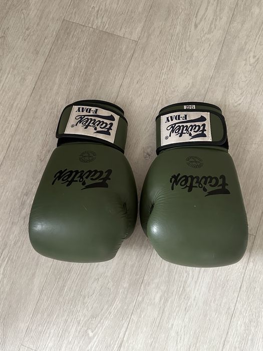 продаю перчатки,шлемы