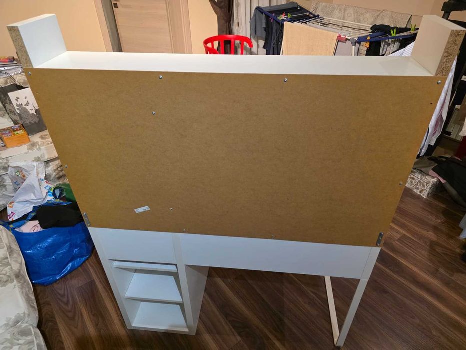 Birou Alb Ikea MICKE in stare foarte buna cu Tabla Magnetica.