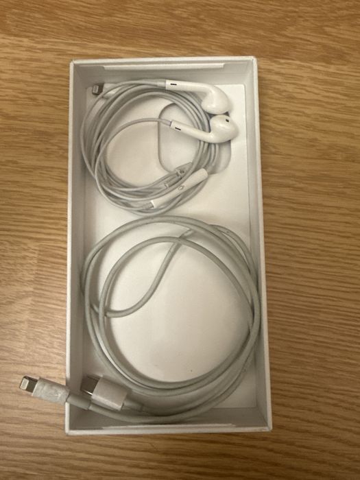 продам оригинал наушники и оригинал кабель