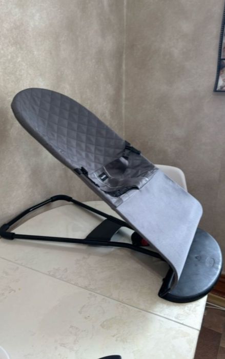 Продам шезлонг очень легкий и удобный