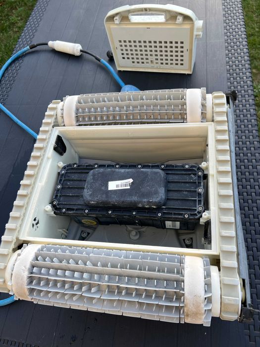 robot piscina Dolphin cablu 18 m. profesional functioneaza impecabil