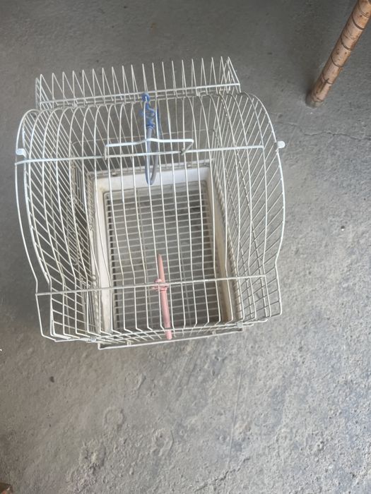 Клетка попугая в хорошом состаяни