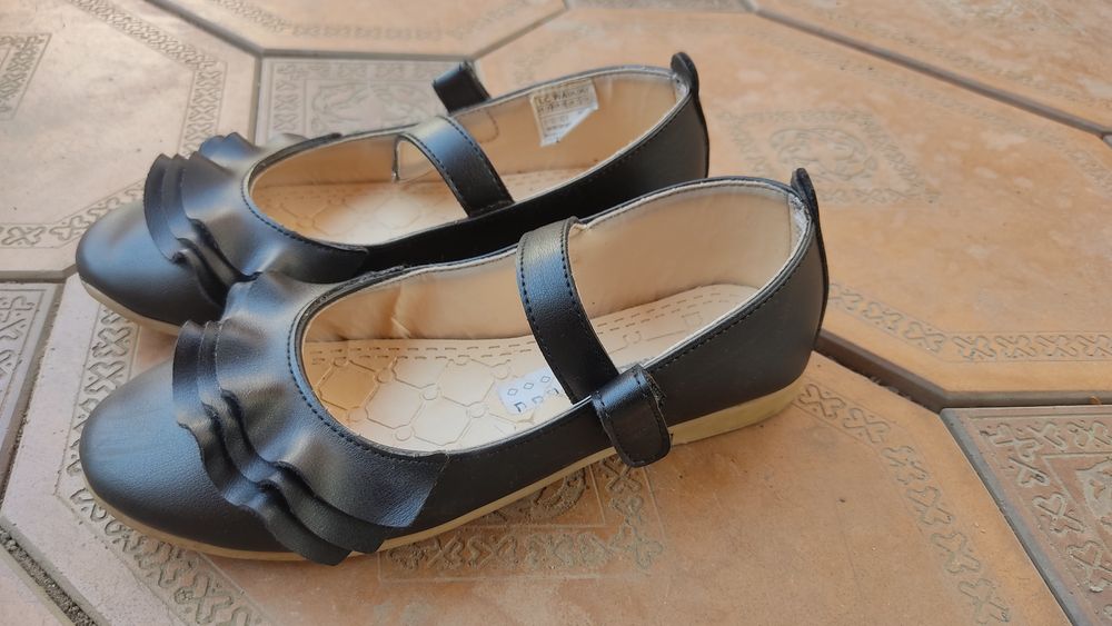 Балетки на девочку 33размер. LC Waikiki