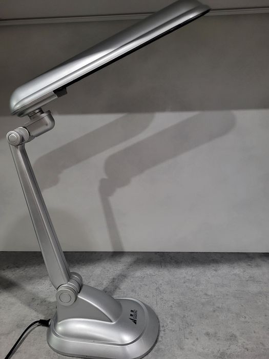 Настольная лампа