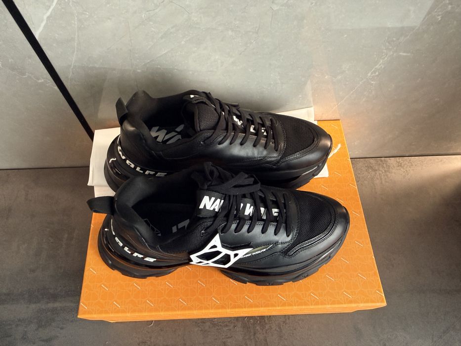 Naked Wolfe ca noi premium