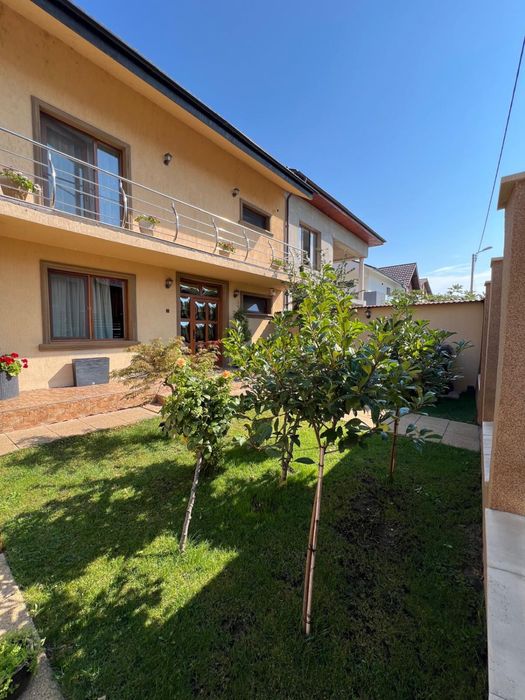 Vand casa in zona Carrefour