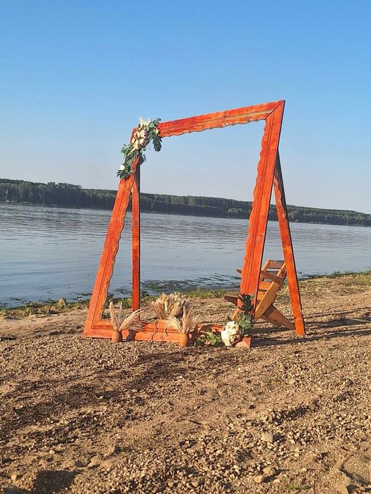 Дървена рамка за събития под наем