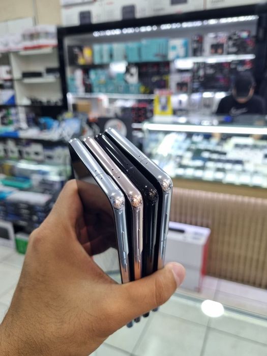 Samsung  S 21 plus 5 G