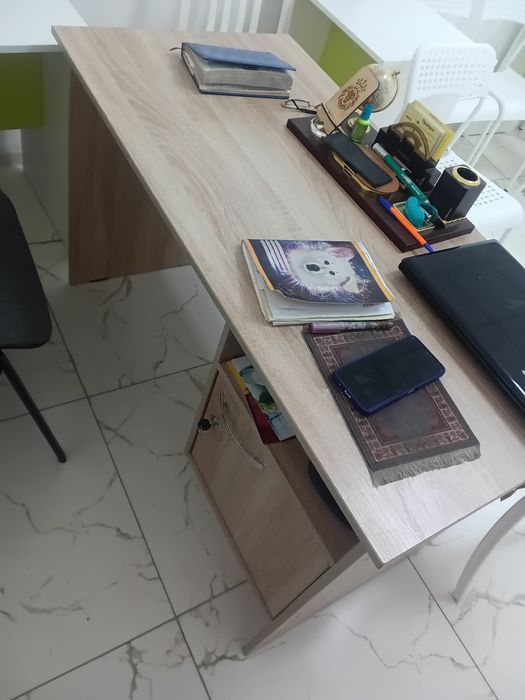 Стол продается  с тумбочкой