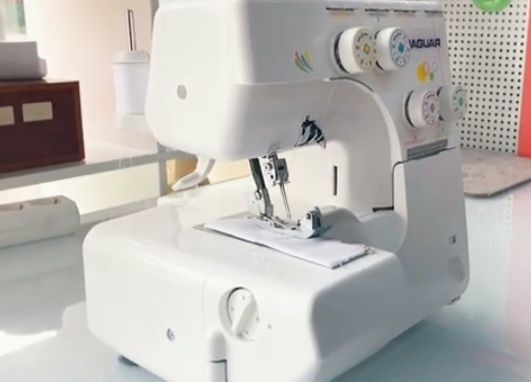 Продам оверлог ягуар