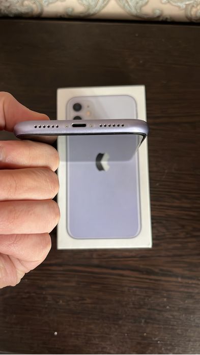 Продам айфон 11 на 64 гб