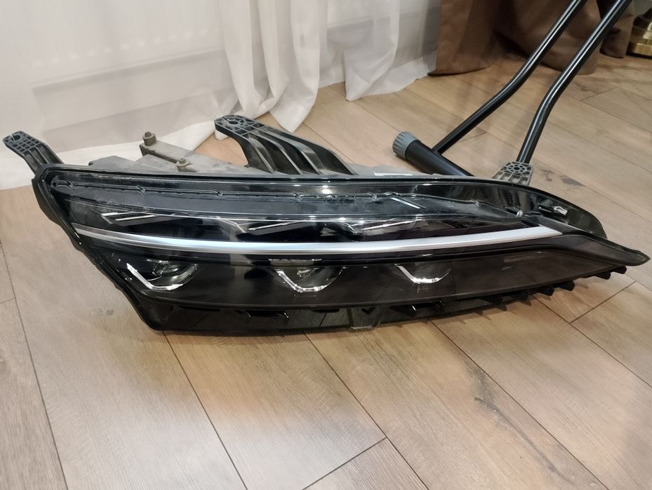 Продам передний фара