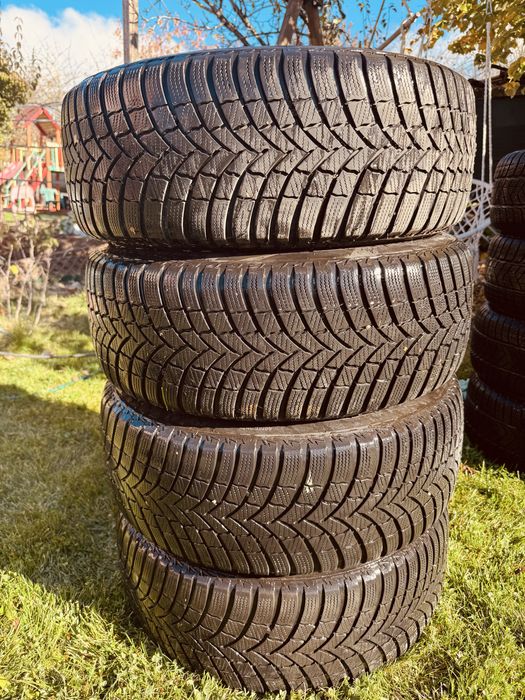 продавам джанти за Мерцедес със зимни гуми