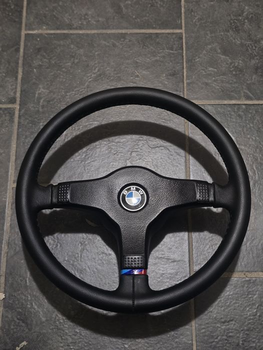РЯДЪК! Ретро BMW M Technik 1 волан за Е12,Е21,E23,Е24, Е28 ЧИСТО НОВА ЕСТЕСТВЕНА КОЖА!