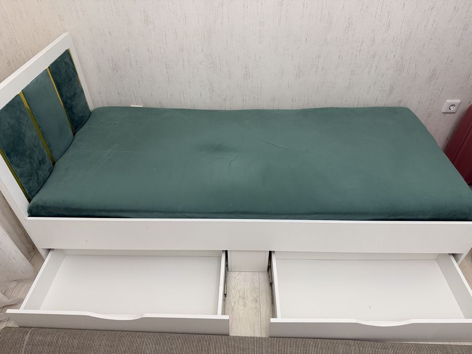 Новый кровать за 30 тысяч.