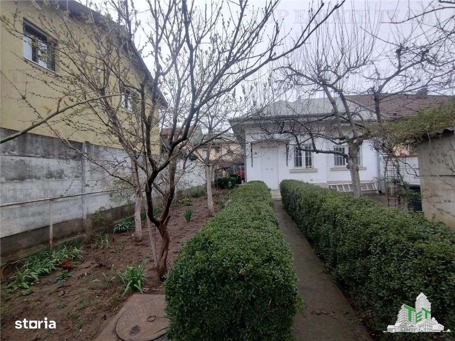Casa individuala cu garaj si curte libera 300 mp, zona excelenta Branc