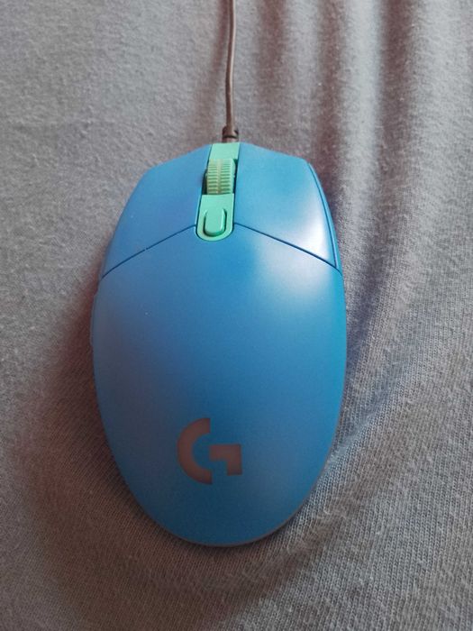 Продавам мишка Logitech g 102 LIGHTSYNC