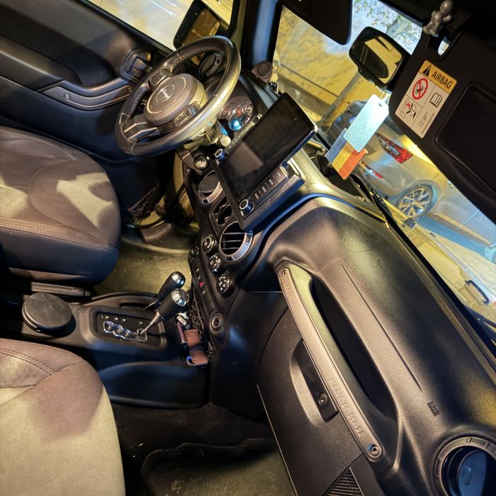 Jeep Wrangler Unlimited 2.8 CRD Sahara  Edition 2014 sau schimb +- dif