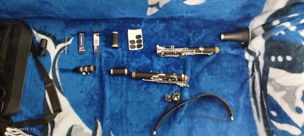 Clarinet foarte bun preț negociabil schimb doar la alegerea mea