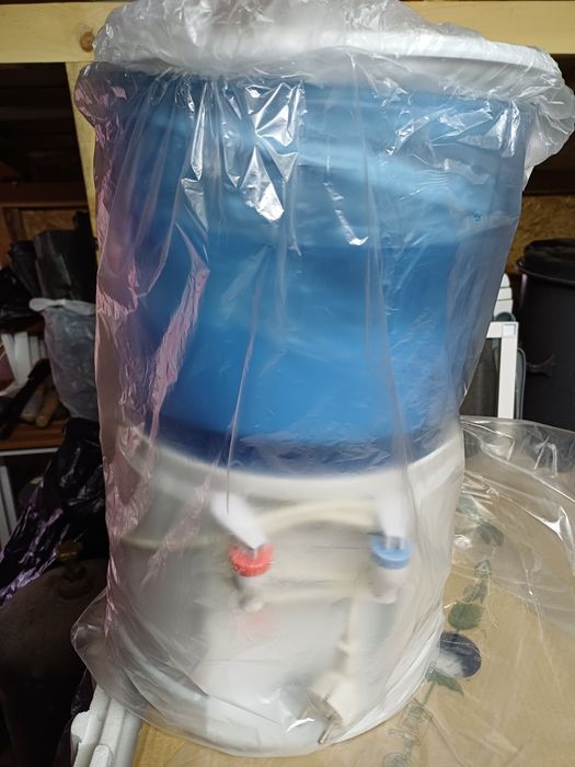 Filtru de apa cu dozator