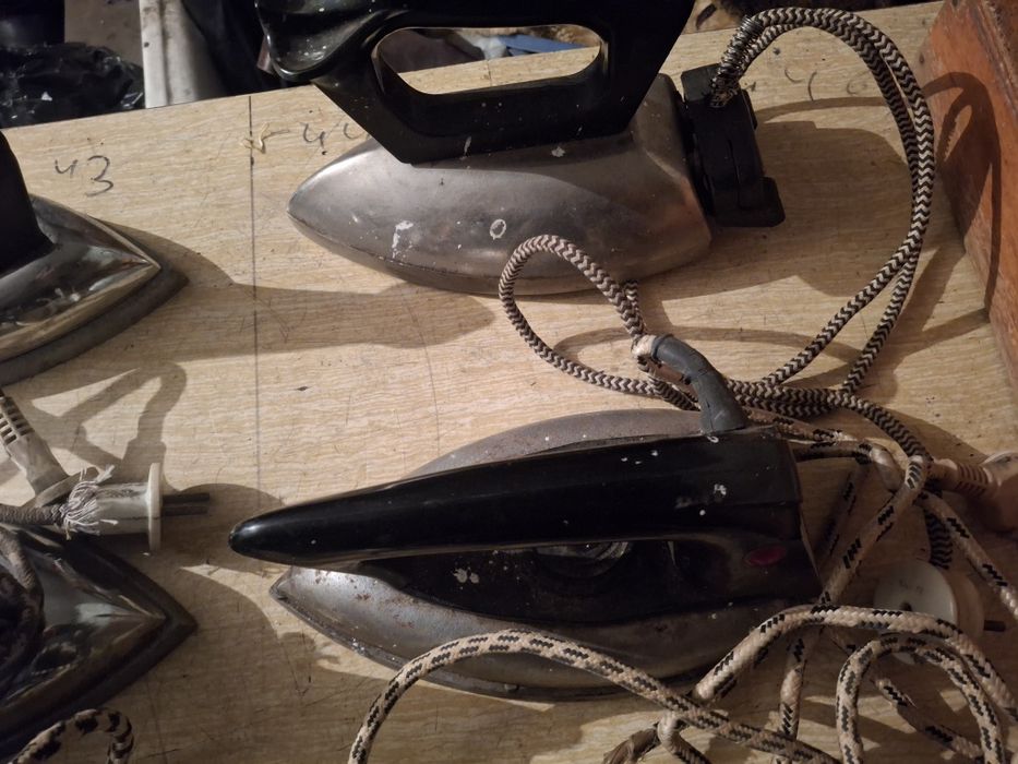 Продам утюги   .