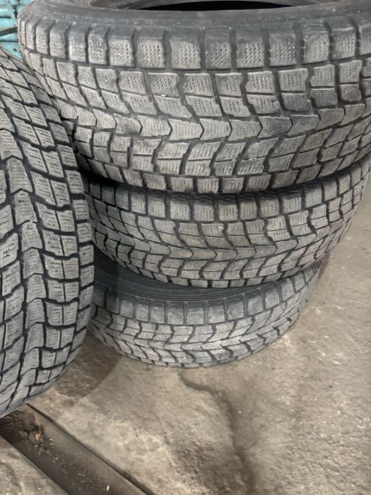 Продам автошины 4 шт, зимнии , Dunlop, размер 265/65/17