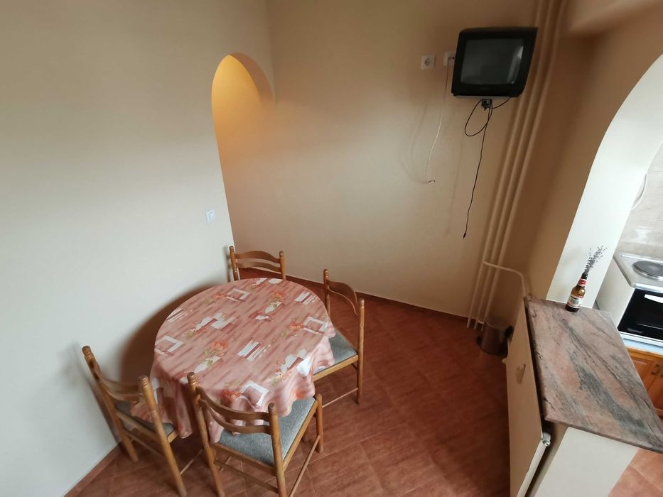 Дава се под наем Едностаен апартамент в Бургас, Славейков - 48 кв.м за 153 € - Снимка #2