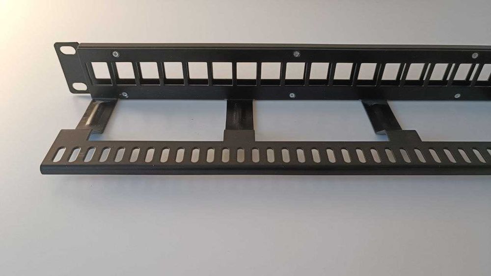 Патч панель для серверных шкафов 19" дюймов