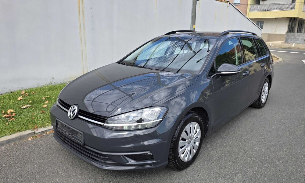 Vand/Schimb/Rate VW Golf 7 Facelift 2020, TVA deductibil, incalzire scaune, clima, senzori parcare, navi color, 2 seturi roti, pilot, carte service