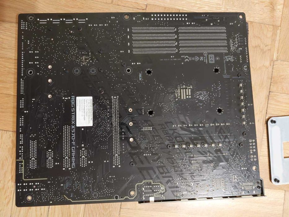 AMD Ryzen 7 5800X + Asus ROG StriX X570-F Gaming