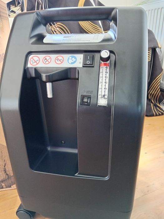 Concentrator oxigen DeVilbiss 5L - puțin utilizat
