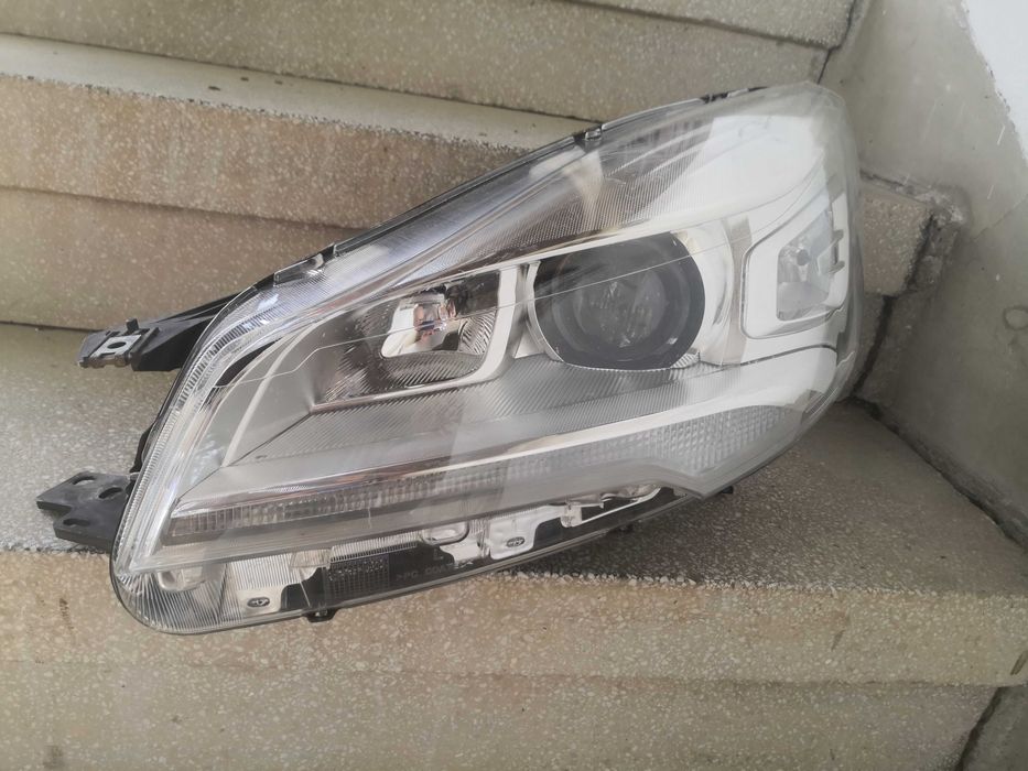 Фар Ford Kuga Bi-Xenon LED ляв/Фар Форд Куга Ксенон Оригинален