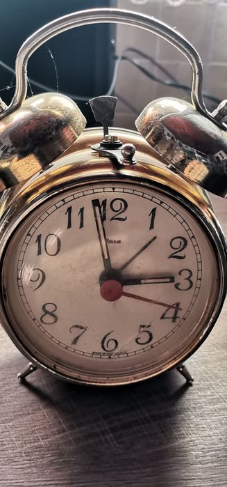 Vând ceasuri mecanice de masa