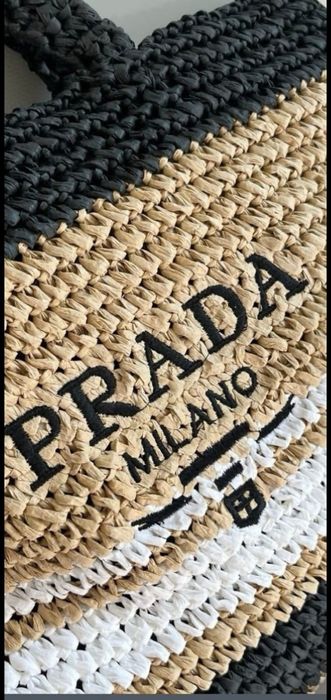 Geantă Prada, model 2026