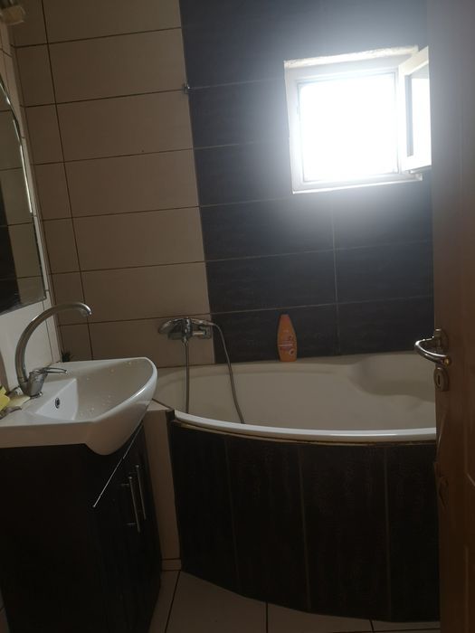 Vânzare apartament nufărul trei camere! Decomandat aredoua dormitoare și un living spațios! O panorama deosebita fiind la etajul 8, Doua balcoane — fotografia 2