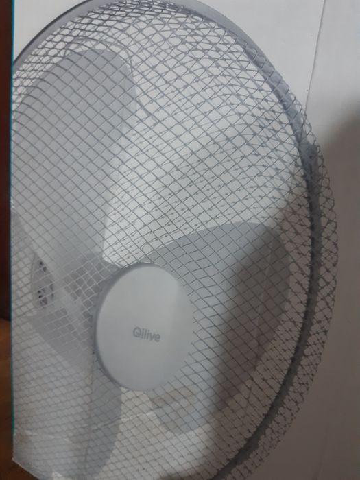 Ventilator cu picior Qlive 45 w folosit o singura data