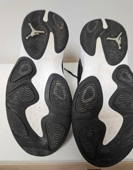 JORDAN MAX AURA 4 în stare perfectă