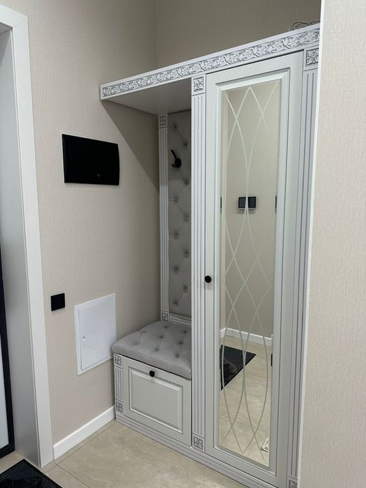 Продам прихожку белая